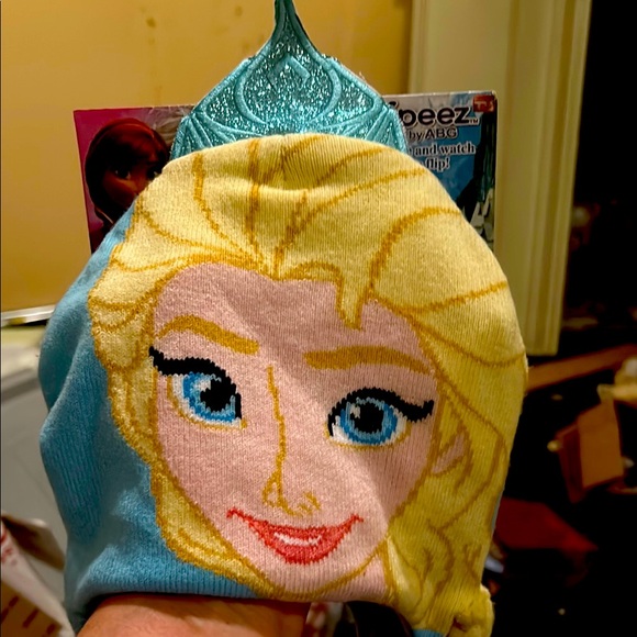 Disney Frozen Elsa Knit Hat - Picture 1 of 3